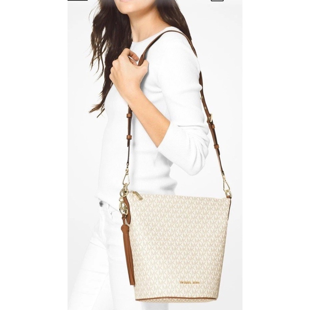 Michael Kors Brooke Medium‎ Bucket Shoulder Messanger Bag Mono Vanilla NWT